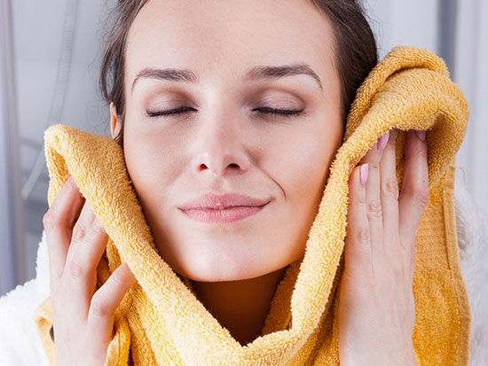 چگونه جوش&zwnj;های سرسیاه را از بین ببریم؟